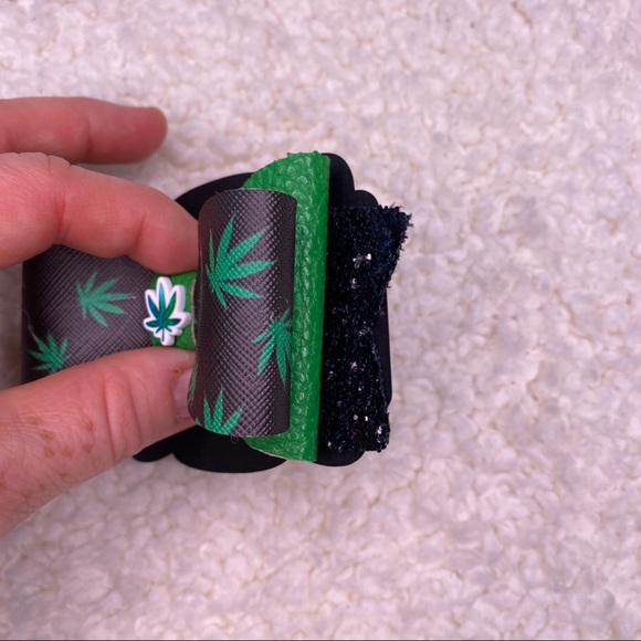 Marijuana Faux Leather Charm Glitter Small Bow - Picture 2 of 6